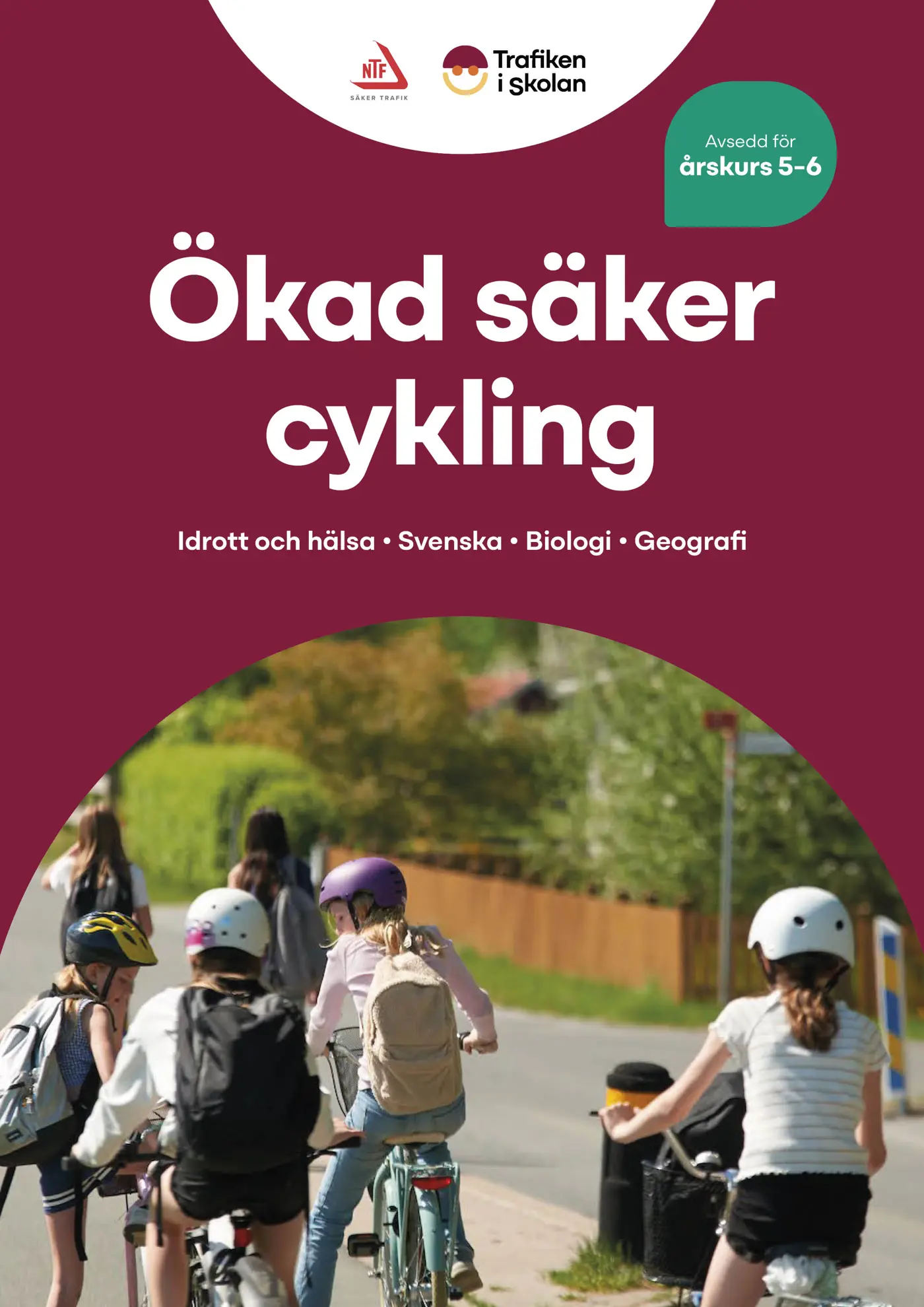 Skolbarn som cyklar.
